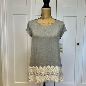 Rewind Womens S Gray Cream Lace Hem Short Sleeve Top NWT